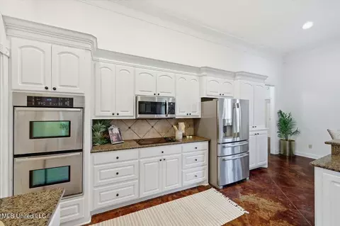 Kitchen - 1002 Eastview Cv, Brandon, MS 39042 photo 4 of 4