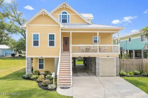 130 Acacia Ave, Biloxi, MS 39530