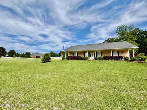 1010 Deerfield Rd, Summit, MS 39666