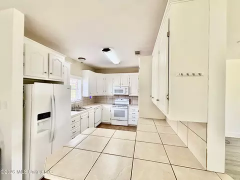 Kitchen - 1010 Deerfield Rd, Summit, MS 39666 photo 2 of 2