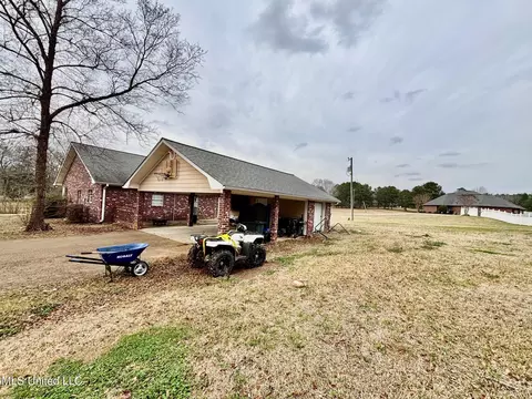 Exterior - 1010 Deerfield Rd, Summit, MS 39666 photo 4 of 6
