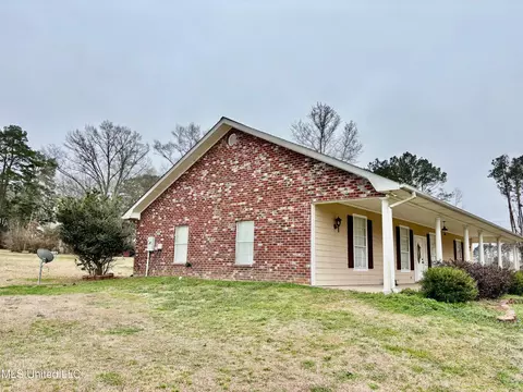Exterior - 1010 Deerfield Rd, Summit, MS 39666 photo 2 of 6