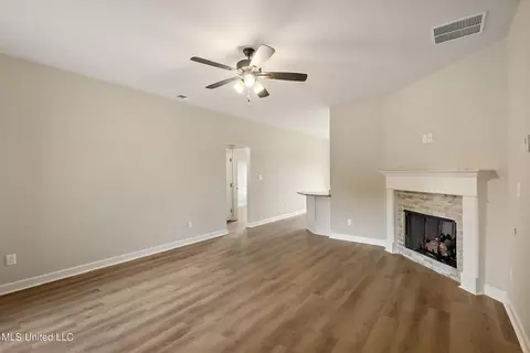 Living - 6432 Clover Ct, Walls, MS 38680 photo 1 of 4