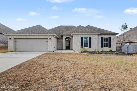 9257 Natures Trl, Biloxi, MS 39532