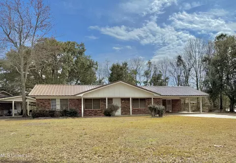 2502 Halsel St, Gulfport, MS 39503
