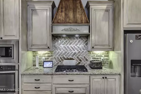 Kitchen - 167 Brisco St, Madison, MS 39110 photo 5 of 6