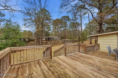 Exterior - 2058 Cherokee Dr, Jackson, MS 39211 photo 4 of 7