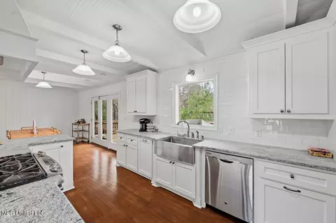 Kitchen - 2058 Cherokee Dr, Jackson, MS 39211 photo 1 of 5