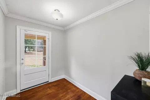 Entry Way - 2058 Cherokee Dr, Jackson, MS 39211 photo 1 of 1