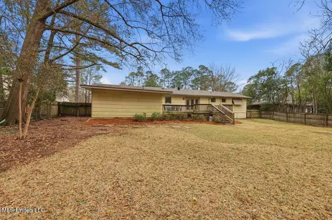 Exterior - 2058 Cherokee Dr, Jackson, MS 39211 photo 6 of 7