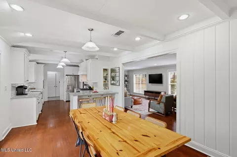 Dining - 2058 Cherokee Dr, Jackson, MS 39211 photo 2 of 2