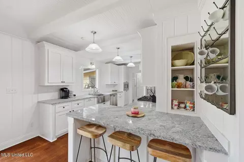 Kitchen - 2058 Cherokee Dr, Jackson, MS 39211 photo 5 of 5