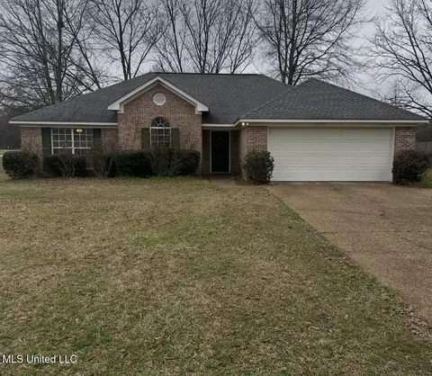 643 Southern Oaks Dr, Florence, MS 39073