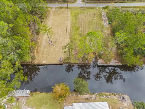 10051 W Bayou View Dr, Bay Saint Louis, MS 39520