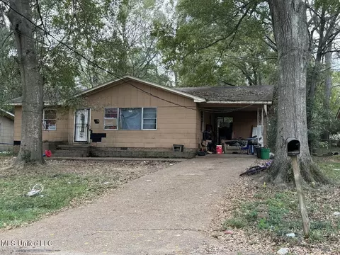 425 Windsor Dr, Jackson, MS 39209