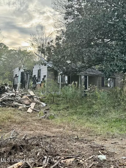 919 Combs St, Jackson, MS 39204