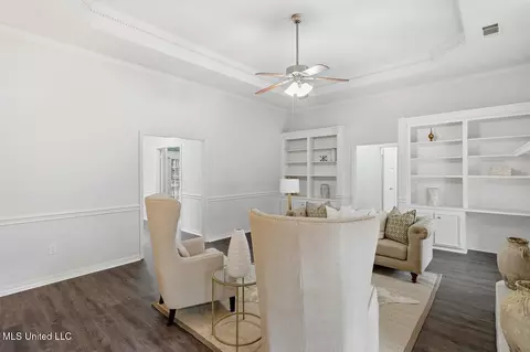 Living - 600 Bay Pointe Ln, Brandon, MS 39047 photo 2 of 2