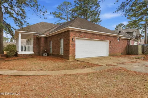 Exterior - 600 Bay Pointe Ln, Brandon, MS 39047 photo 2 of 6