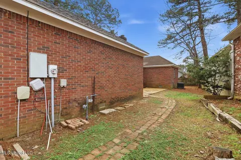 Exterior - 600 Bay Pointe Ln, Brandon, MS 39047 photo 5 of 6