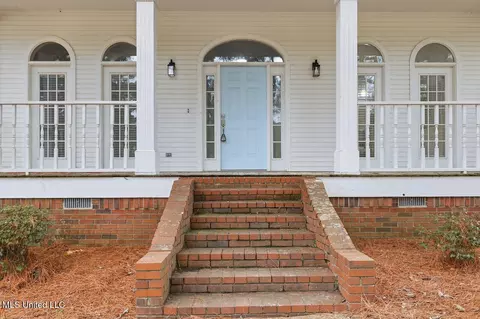 Exterior - 600 Bay Pointe Ln, Brandon, MS 39047 photo 3 of 6