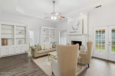 Living - 600 Bay Pointe Ln, Brandon, MS 39047 photo 1 of 2
