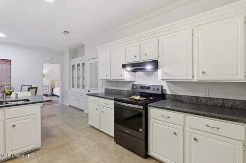 Kitchen - 600 Bay Pointe Ln, Brandon, MS 39047 photo 3 of 4