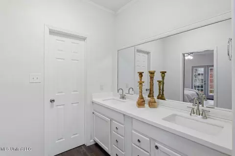 Bath - 600 Bay Pointe Ln, Brandon, MS 39047 photo 1 of 4