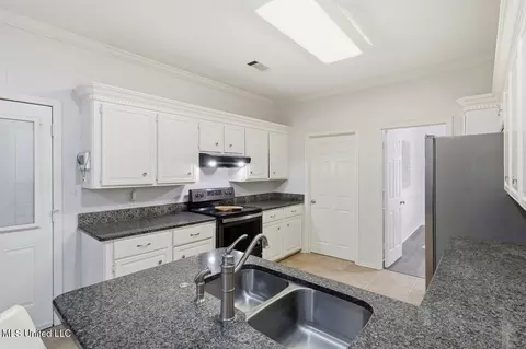 Kitchen - 600 Bay Pointe Ln, Brandon, MS 39047 photo 1 of 4