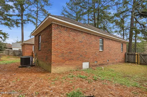Exterior - 600 Bay Pointe Ln, Brandon, MS 39047 photo 6 of 6