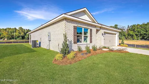 Exterior - 5012 Fox Glen Dr, Jackson, MS 39212 photo 3 of 4