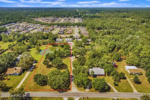 12529 Canal Rd, Gulfport, MS 39503