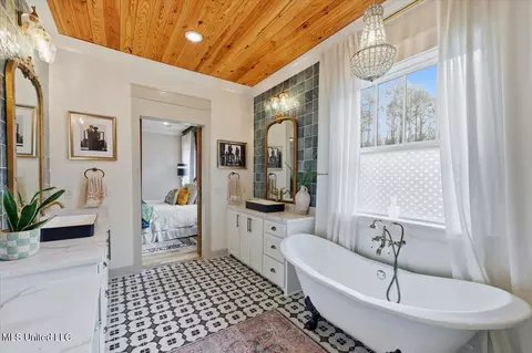 Bath - 1503 Ainsworth Rd, Florence, MS 39073 photo 3 of 9