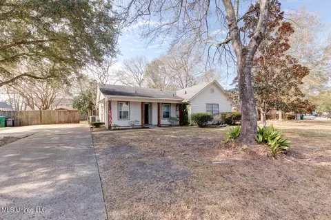 5401 Culeoka Dr, Ocean Springs, MS 39564