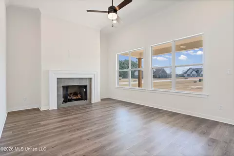 Living - 9135 Cedar Barn Cv, Olive Branch, MS 38654 photo 1 of 3