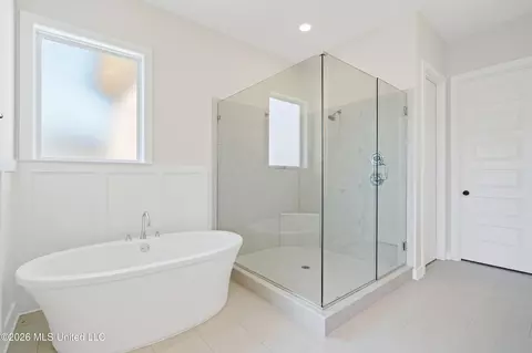 Bath - 9135 Cedar Barn Cv, Olive Branch, MS 38654 photo 2 of 4