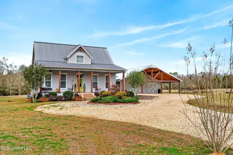 20 Hawkins Dr, Carriere, MS 39426