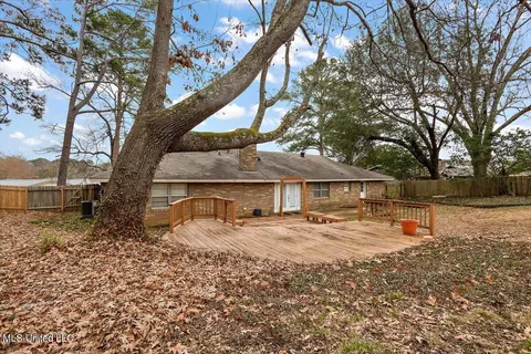 Exterior - 43 Stonegate Dr, Brandon, MS 39042 photo 8 of 11