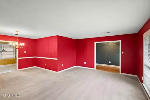 Living - 43 Stonegate Dr, Brandon, MS 39042 photo 2 of 5