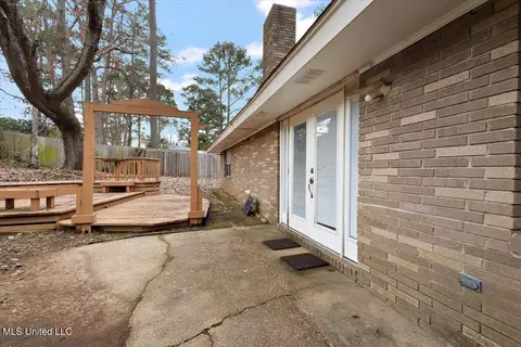 Exterior - 43 Stonegate Dr, Brandon, MS 39042 photo 4 of 11
