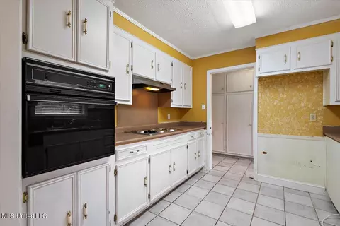 Kitchen - 43 Stonegate Dr, Brandon, MS 39042 photo 1 of 2