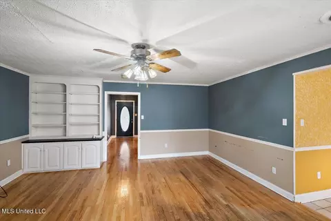 Living - 43 Stonegate Dr, Brandon, MS 39042 photo 3 of 5