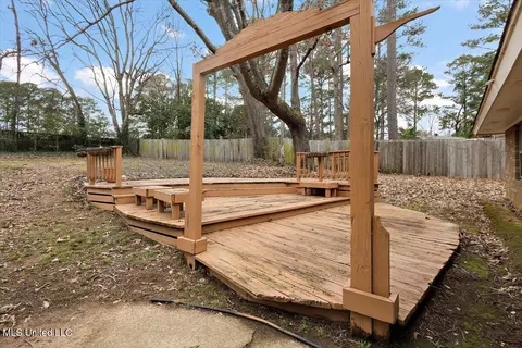 Exterior - 43 Stonegate Dr, Brandon, MS 39042 photo 5 of 11