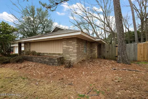 Exterior - 43 Stonegate Dr, Brandon, MS 39042 photo 2 of 11