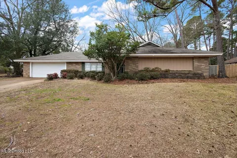 43 Stonegate Dr, Brandon, MS 39042