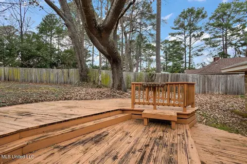 Exterior - 43 Stonegate Dr, Brandon, MS 39042 photo 7 of 11