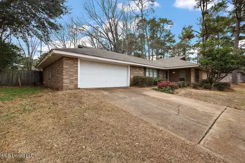 Exterior - 43 Stonegate Dr, Brandon, MS 39042 photo 3 of 11
