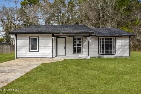 2208 Briargate Dr, Gautier, MS 39553