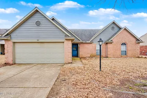 819 Lakemont Dr, Southaven, MS 38672