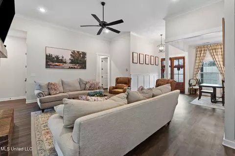 Entry Way - 112 Oak Manor Dr, Coldwater, MS 38618 photo 2 of 4