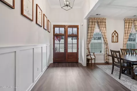 Entry Way - 112 Oak Manor Dr, Coldwater, MS 38618 photo 1 of 4